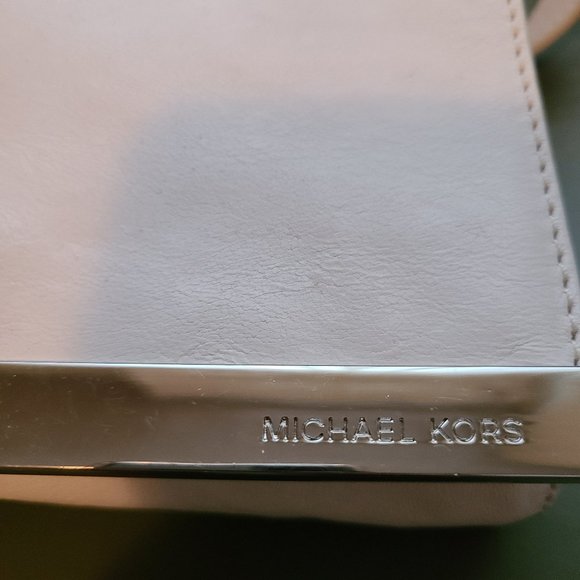 Michael Kors White Genuine Leather Flap Shoulder Bag w Silver Chain & Details - Picture 12 of 13